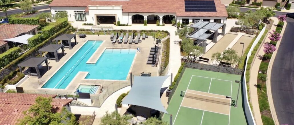 Del Cerro Tennis Court facilities showing well-maintained courts in San Diego